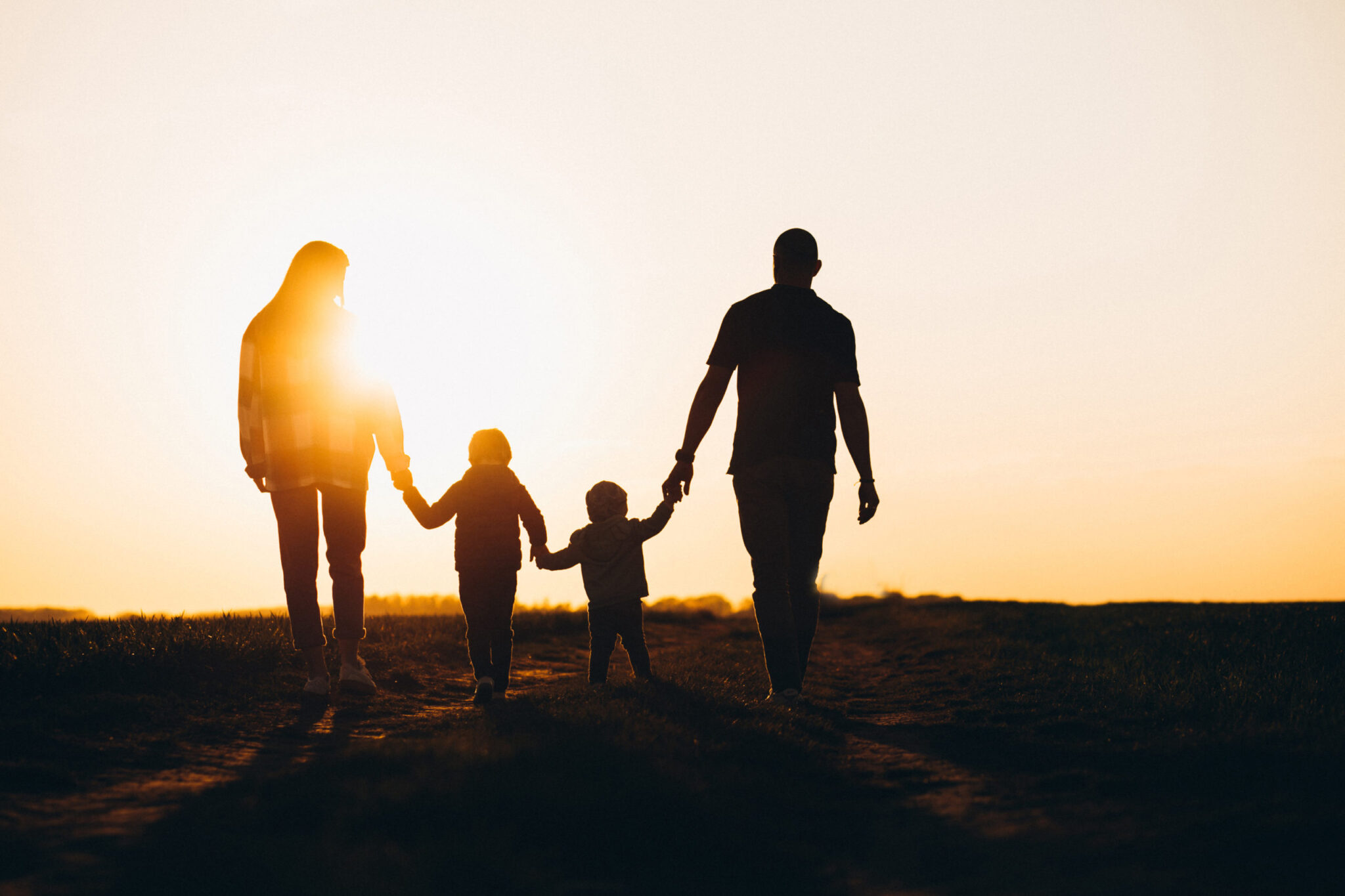 SILUETA DE UNA FAMILIA FELIZ