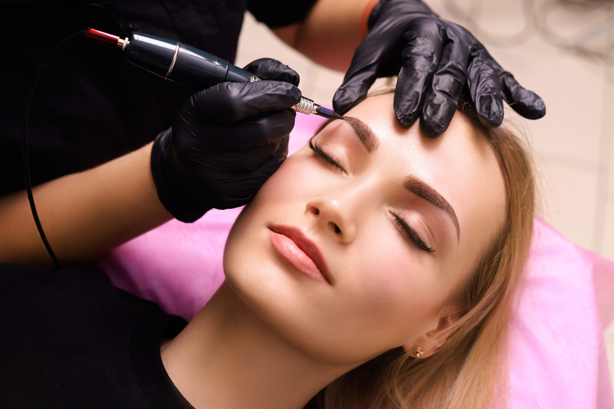 ¿Es posible el tatuaje semipermanente de cejas, pelo por pelo? Los beneficios del microblading