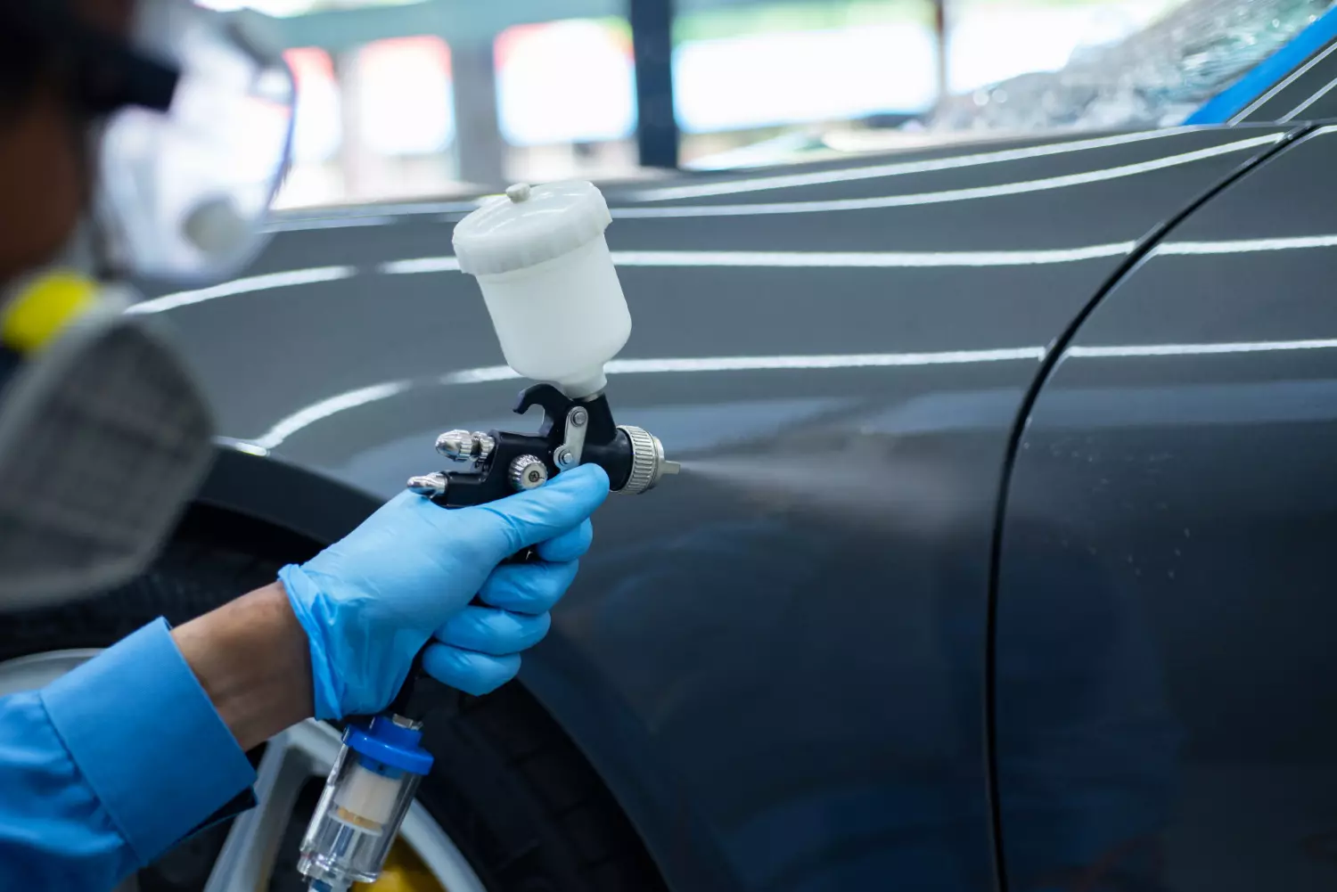 Cómo reparar pequeños daños en la pintura del coche