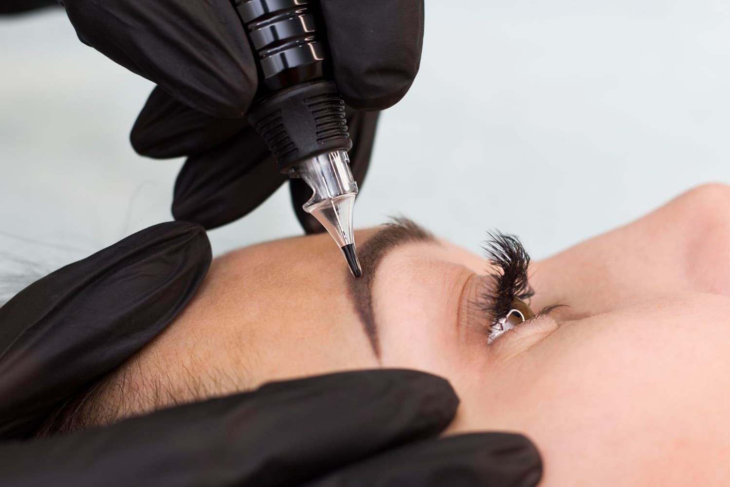 ¿Cuánto dura el microblading? Descubre la verdad detrás de esta técnica de cejas perfectas