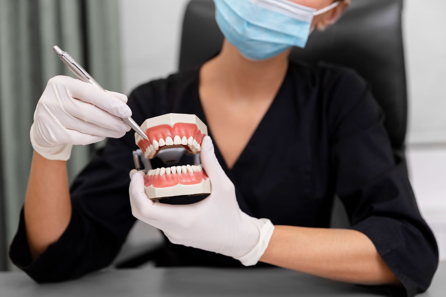 Cuidados postoperatorios después de un implante dental: consejos prácticos para garantizar una recuperación rápida y sin complicaciones